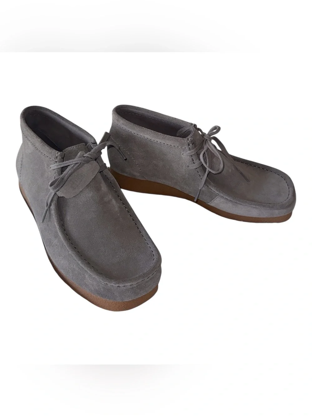 NEW.  MENS CLARKS WALLABEE BOOT - GREY SUEDE Leather Boot SZ-11M